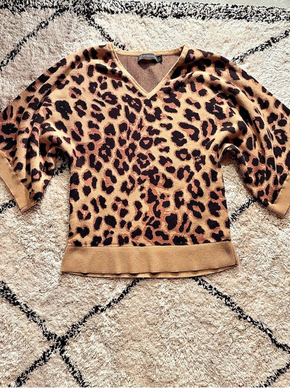 New York & Company Leopard Print V-Neck Sweater in Brown & Black Size Small